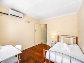 1 bedroom, desk, iron/ironing board, WiFi