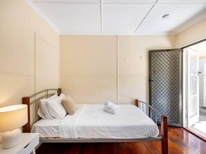 1 bedroom, desk, iron/ironing board, WiFi