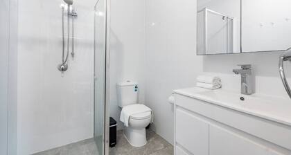 Cozy Studio near UQ | Walk to Shops & Transit