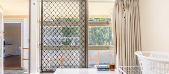 Cozy Studio near UQ | Walk to Shops & Transit