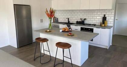 LILYPAD 4-bedroom Urban Retreat Auckland