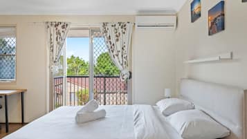 Strykjärn/strykbräda, wi-fi och sängkläder