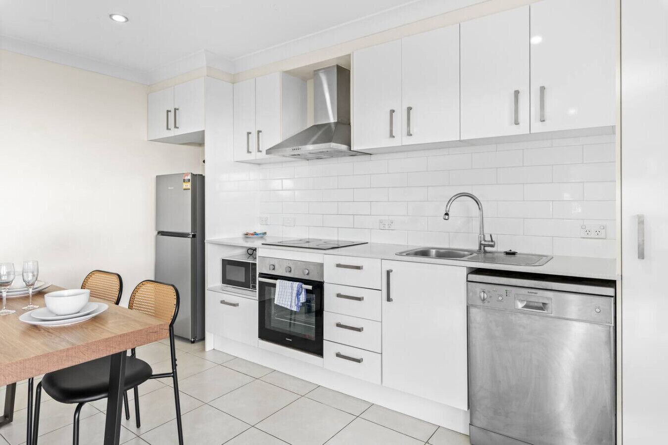 雪櫃、微波爐、焗爐、爐具