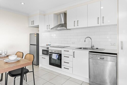 Cozy 2BR Home | Quiet Bellbird Park Stay