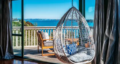 Spinnaker Watch - A relaxed coastal retreat with breathtaking views to Auckland City. Spinnaker Watch offers spacious living, linen furnishings, sunny decks, and a short walk to the beach the perfect Waiheke escape for couples or small groups.