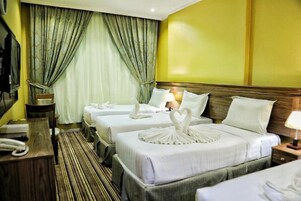 三人房 | 房內夾萬、免費 Wi-Fi