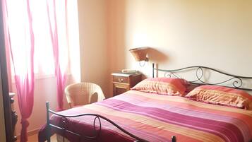 Bügeleisen/Bügelbrett, WLAN, Bettwäsche