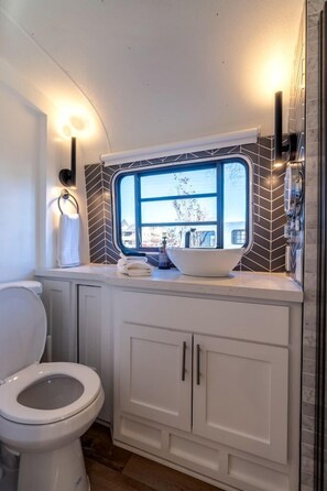 Hair dryer, soap, shampoo - Pet-Friendly Airstream Stay Near Whiskey Row in Prescott AZ (Prescott)
