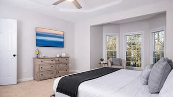 5 habitaciones, escritorio y tabla de planchar con plancha