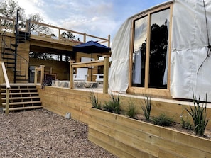 Terrace/patio - Gorgoeus Yurt for a Romatic Getaway in Wimberly, Texas (Wimberley)
