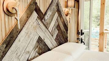 1 bedroom, desk, bed sheets