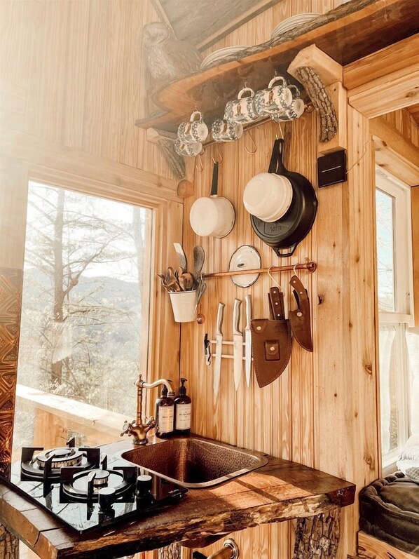 المنشأة من الداخل