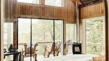 1 makuuhuone, työpöytä, vuodevaatteet