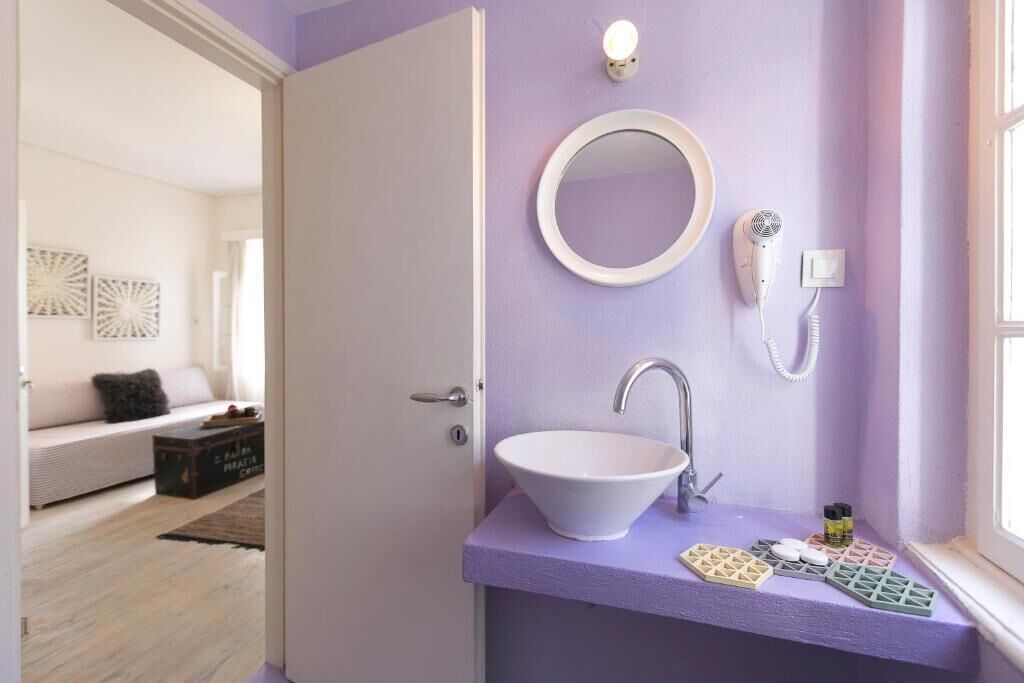 Apartamento luxo, sacada, vista para a cidade | Área de estar | TV