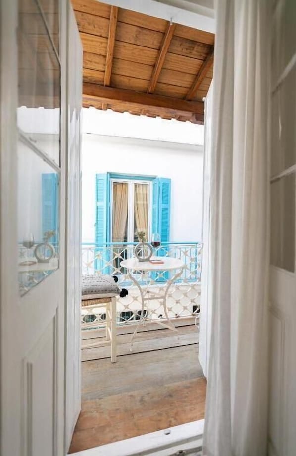 Deluxe Apartment, Balcony, City View | Terrace/patio