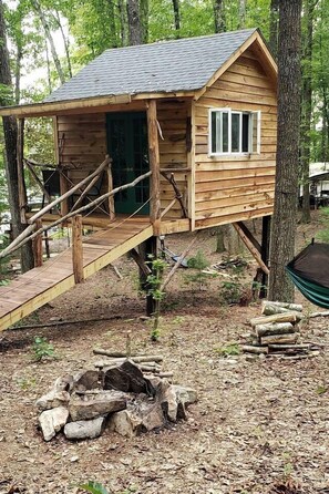 Exterior - Dreamy Treehouse Cabin Oasis Near Piney River, Tennessee (Grandview)
