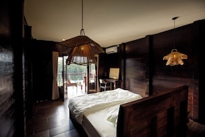 Skrivbord, arbetsyta för laptop, gratis wi-fi och sängkläder