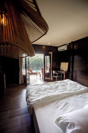 Desk, laptop workspace, free WiFi, bed sheets