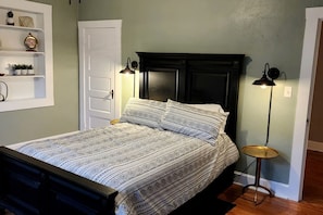 3 bedrooms, desk, iron/ironing board, travel crib
