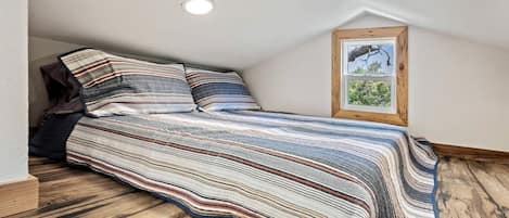 2 bedrooms, desk, iron/ironing board, travel crib