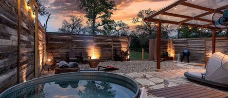 Outdoor spa tub