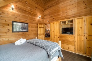 2 bedrooms, iron/ironing board, travel cot, WiFi