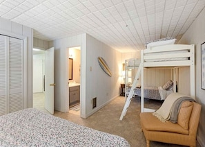 4 Schlafzimmer, Schreibtisch, Bügeleisen/Bügelbrett, WLAN