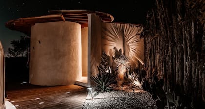 Exquisite Luxurious Dome with Outdoor Shower and Private Pool in Texas