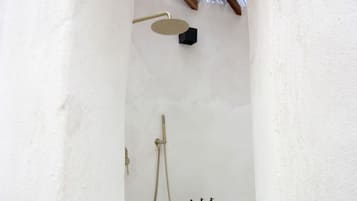 Haartrockner, Handtücher, Seife, Shampoo