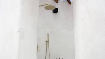 Poreamme, hiustenkuivaaja, pyyhkeet, saippua