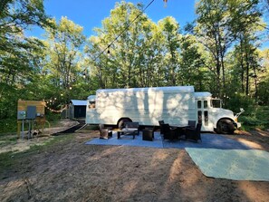 المنطقة المحيطة بالمنشأة