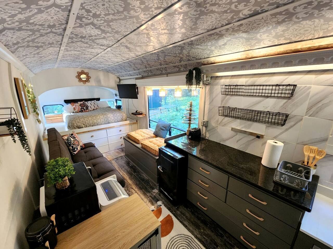 1 bedroom, bed sheets