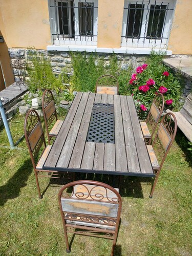 Gîte 'Notre Désir' avec vue sur la montagne, terrasse privée et Wi-Fi