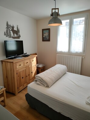 2 habitaciones, tabla de planchar con plancha y wifi 