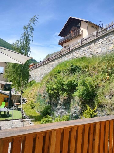 Cottage 'Gite Notre Désir' mit Bergblick, privater Terrasse und WLAN