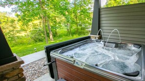 Outdoor spa tub