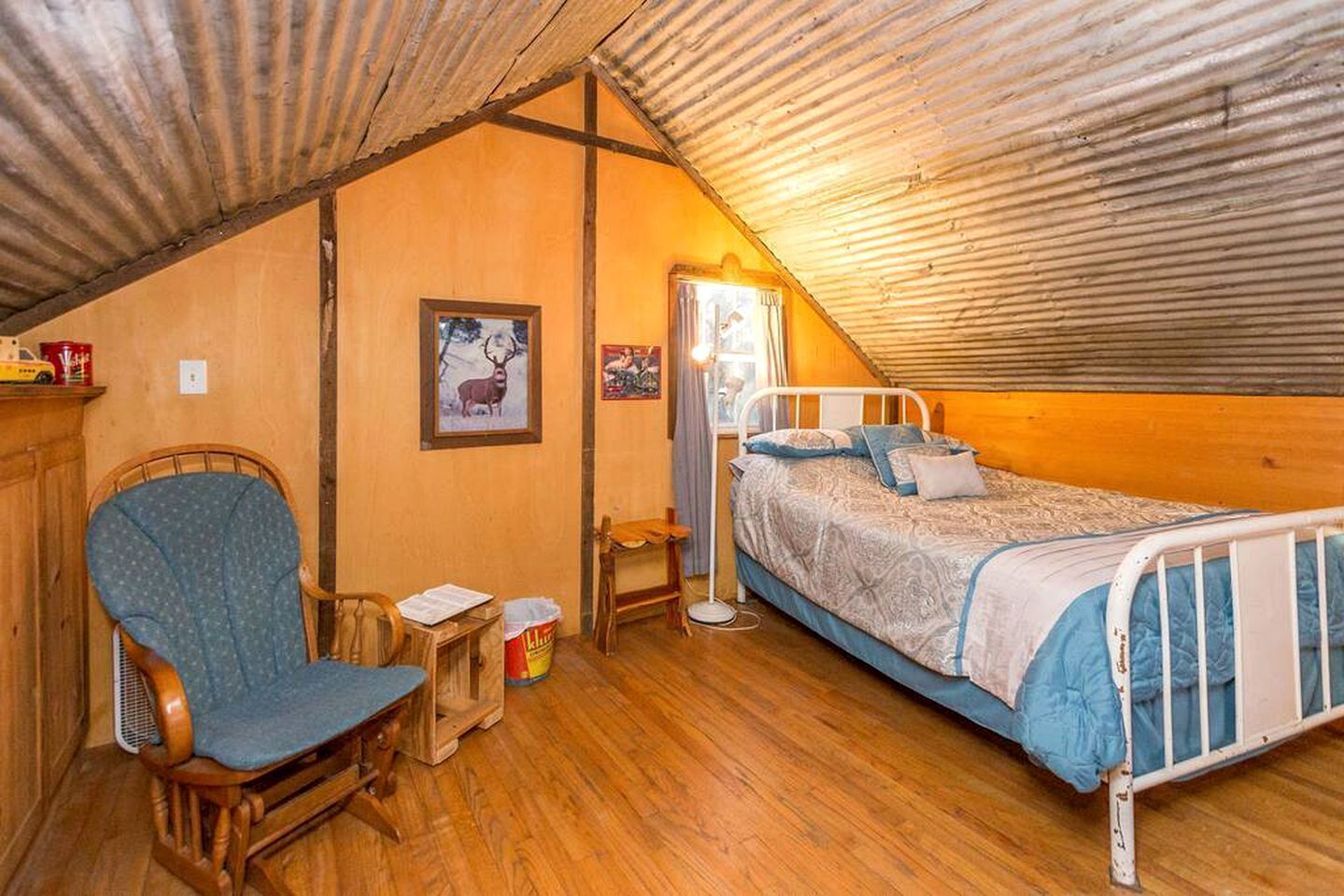 2 bedrooms, bed sheets