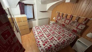 1 sovrum, strykjÀrn/strykbrÀda, wi-fi och sÀngklÀder