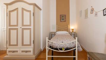 1 camera, Wi-Fi, lenzuola