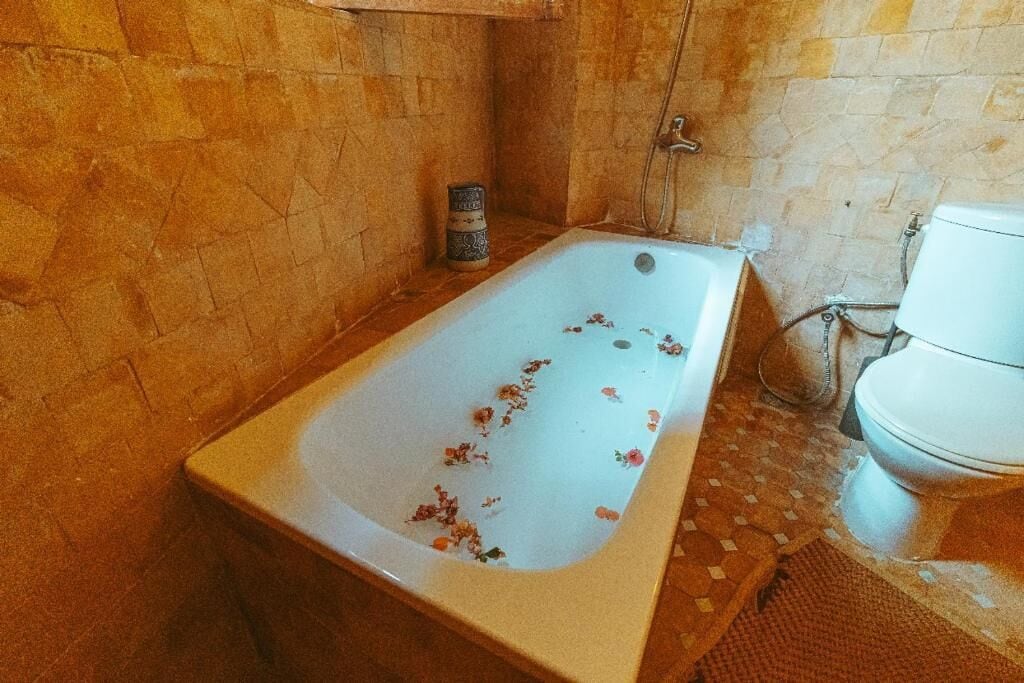 Deluxe House | Bathroom | Eco-friendly toiletries, hair dryer