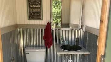 Handtücher, Seife, Shampoo, Toilettenpapier