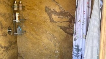 Handdukar, tvål, schampo och toalettpapper