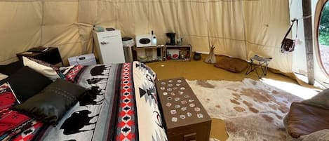 1 bedroom, bed sheets