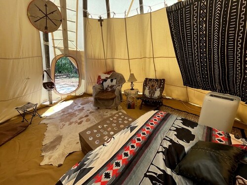 Spacious Tipi with Outdoor BBQ and Fire Pit in Texas