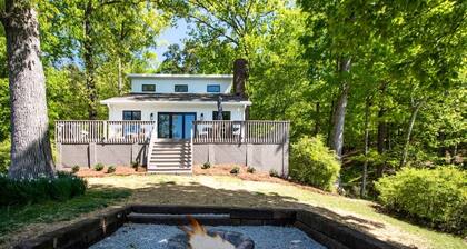 Embrace Nature in this Lakefront Cottage with Fire Pit in Charlotte, North Carolina