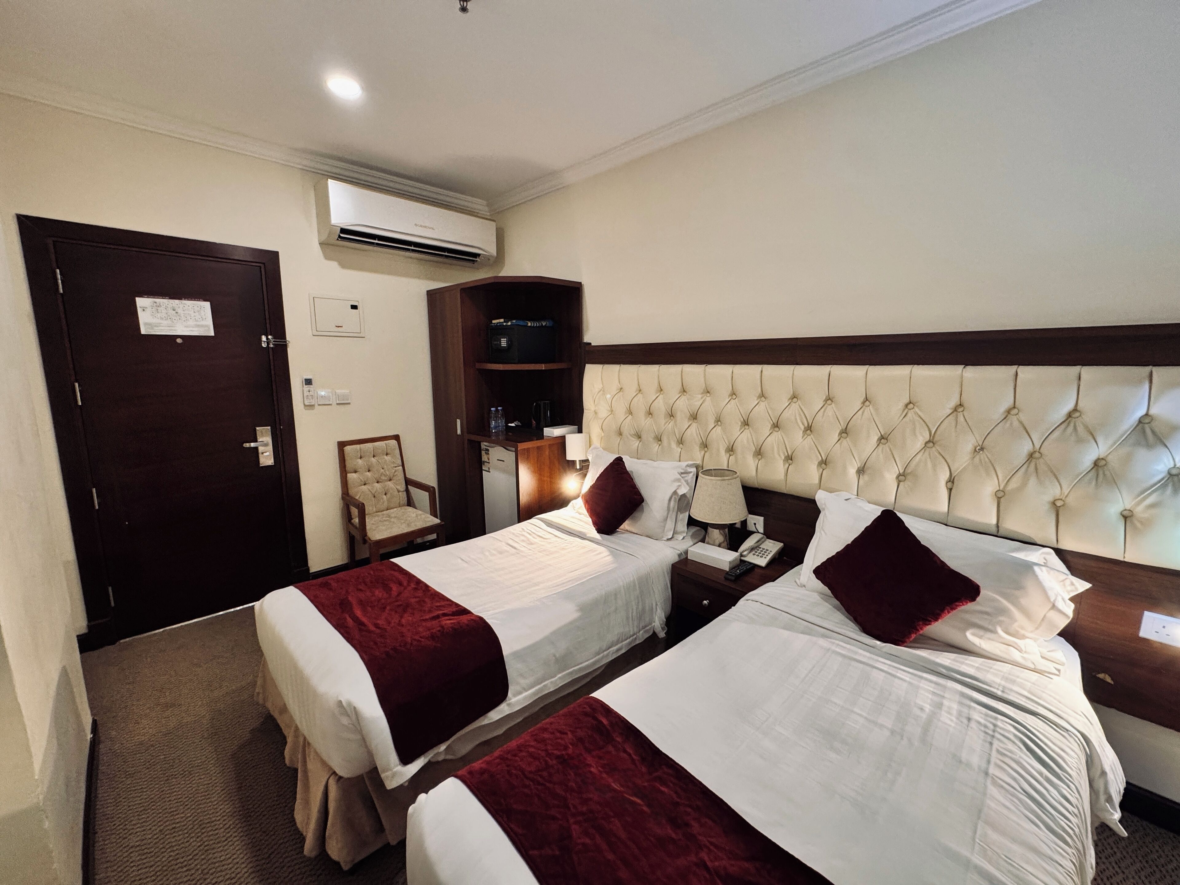 Tvåbäddsrum | Skrivbord och gratis wi-fi