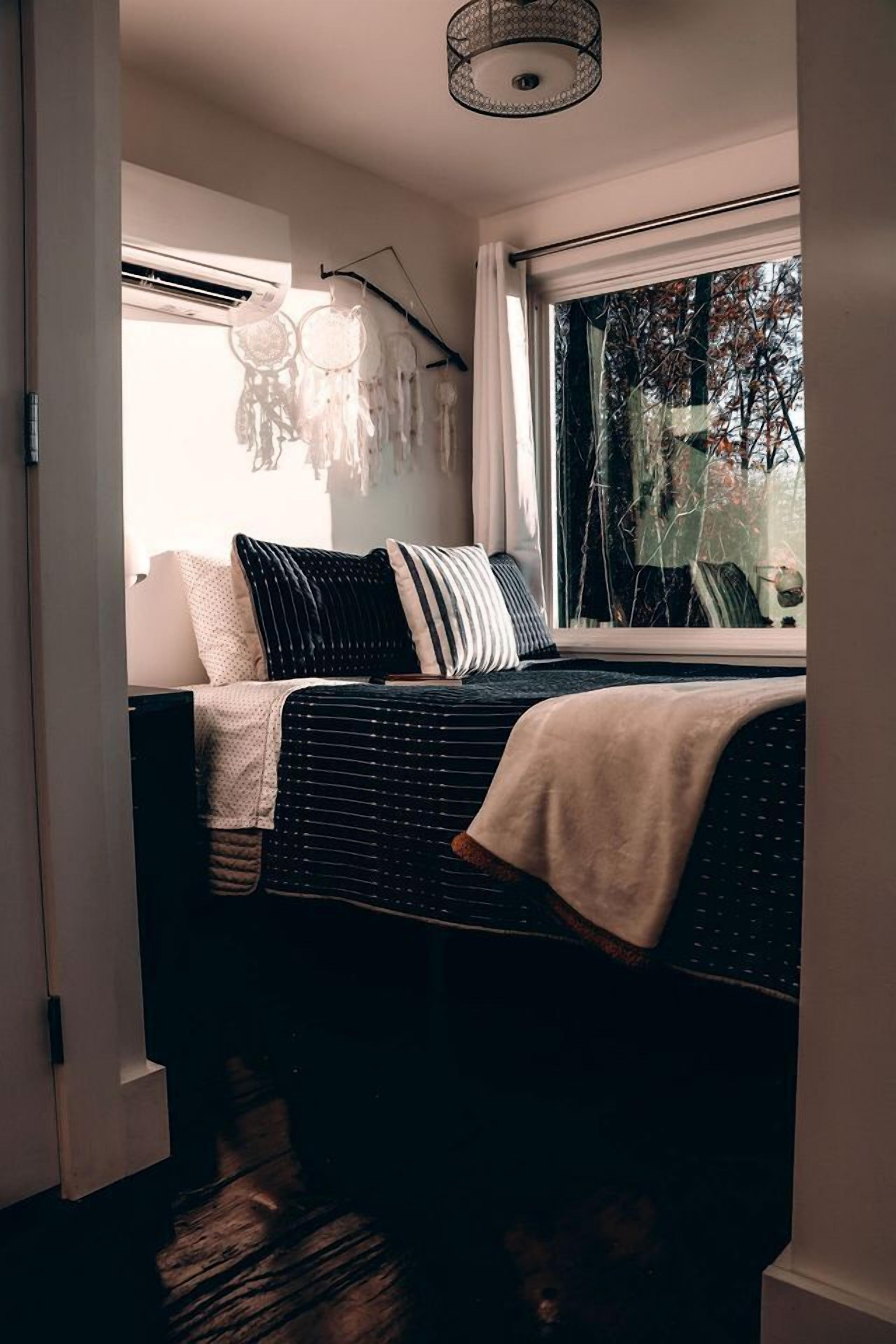 1 slaapkamer, een strijkplank/strijkijzer, wifi, beddengoed