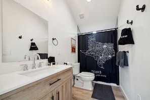 Hårføner, håndklær, såpe og sjampo