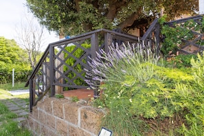 Property grounds - Room 'Piccolo Paradiso - Camera 5' with Shared Terrace, Shared Garden and Wi-Fi (Castellaccio)
