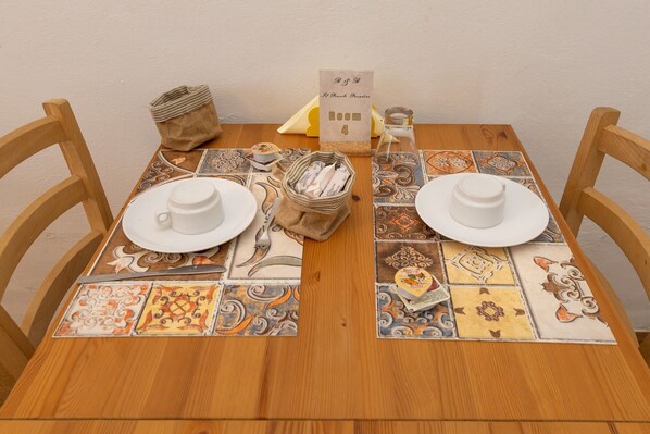 Dining - Room 'Piccolo Paradiso - Camera 5' with Shared Terrace, Shared Garden and Wi-Fi (Castellaccio)